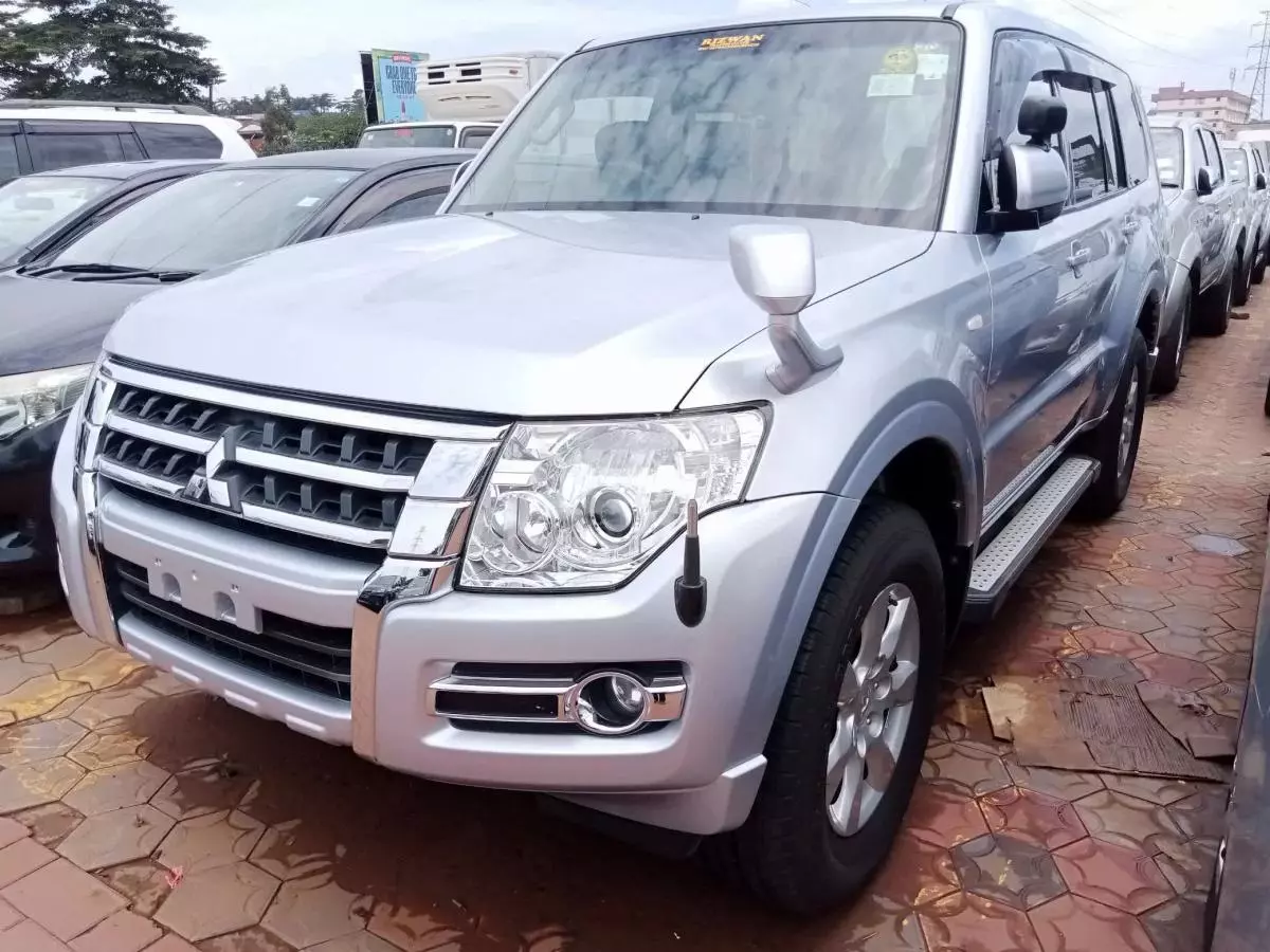 Mitsubishi Pajero   - 2011