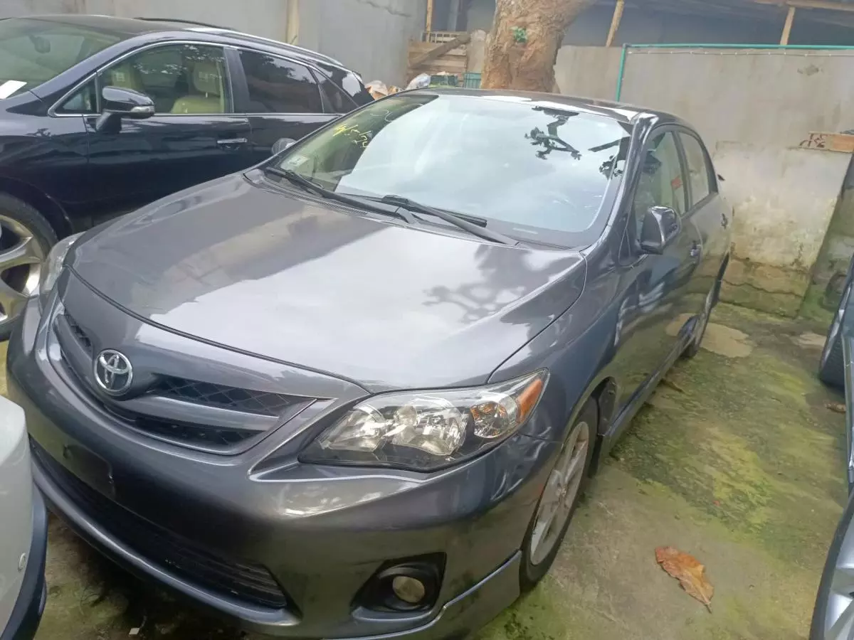 Toyota Corolla   - 2011