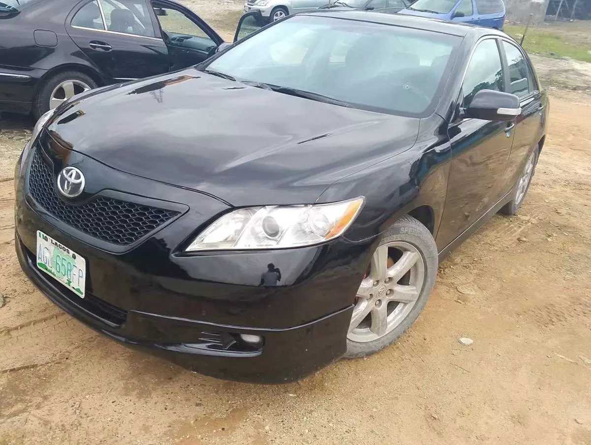 Toyota Camry   - 2009