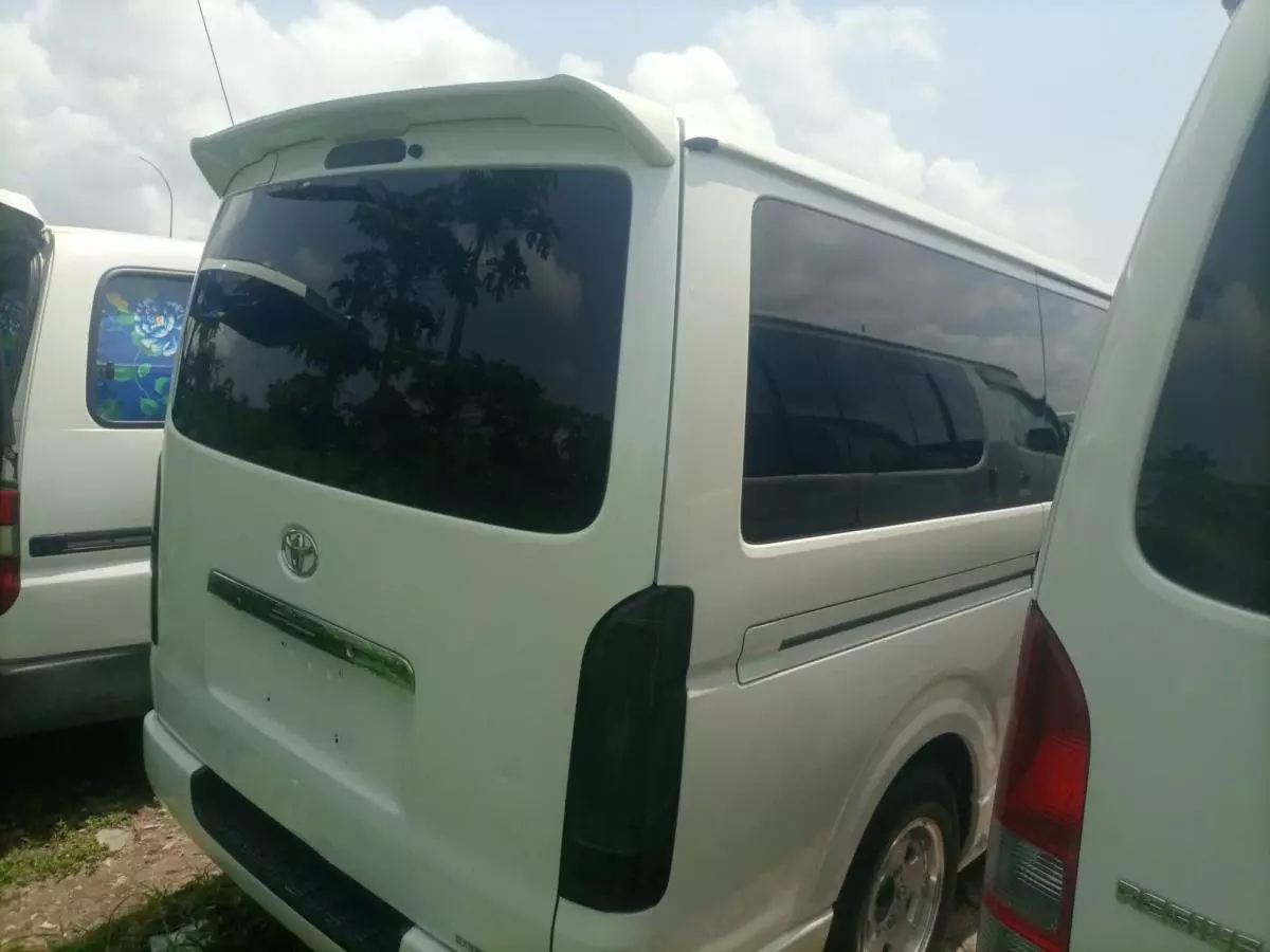 Toyota Hiace   - 2012