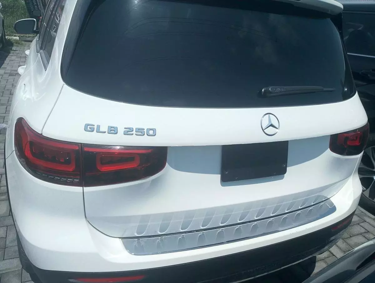 Mercedes-Benz GLB 250   - 2021