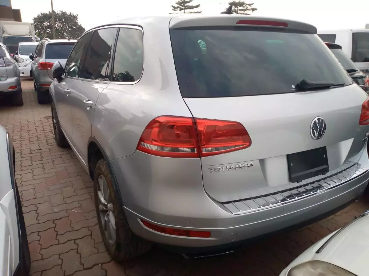 Volkswagen Touareg   - 2012