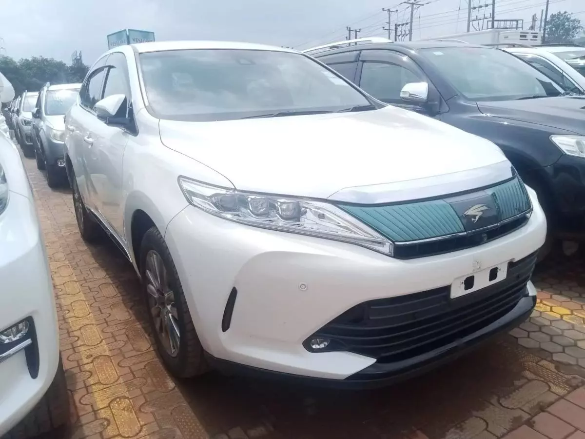 Toyota Harrier   - 2016