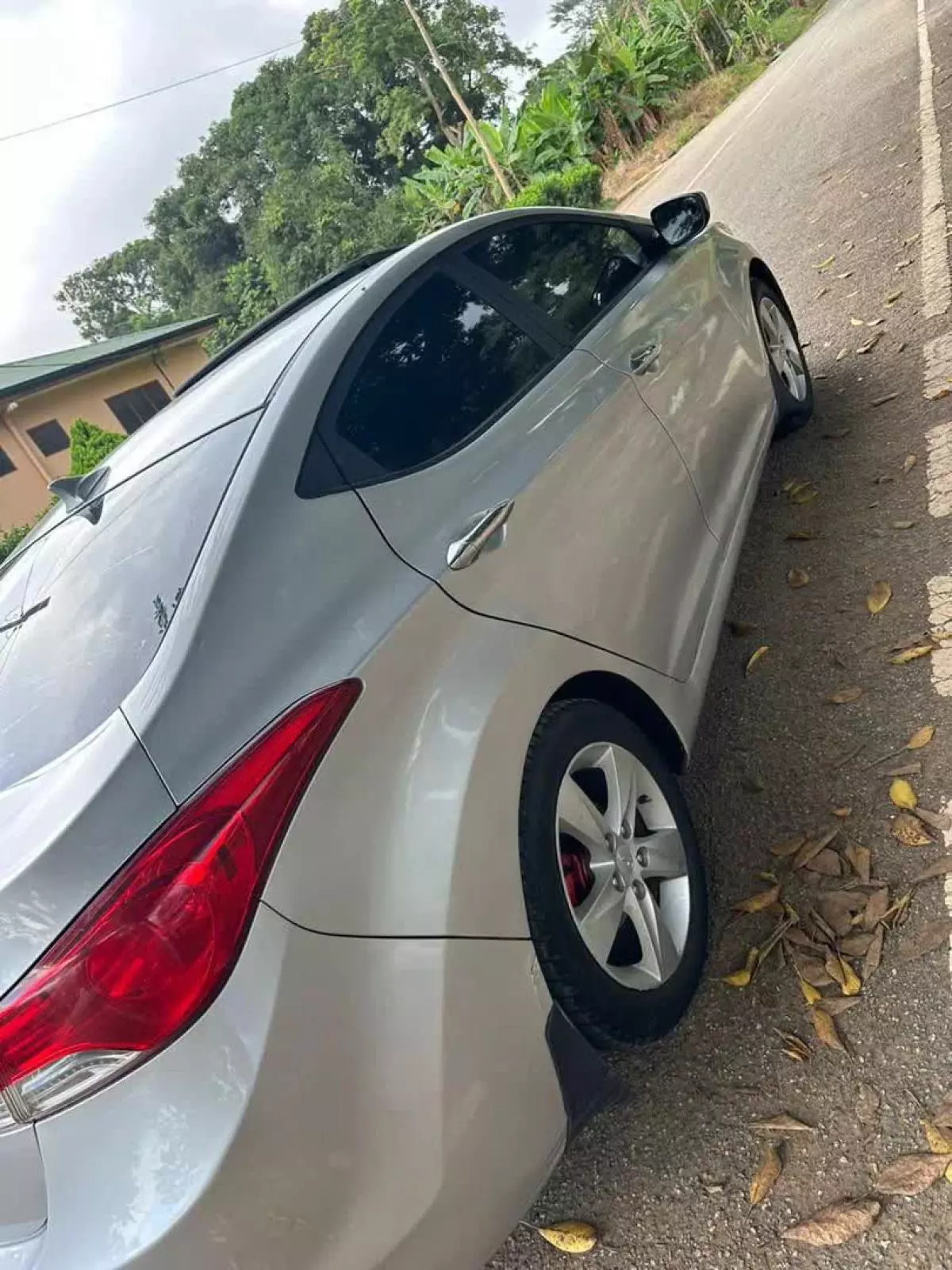 Hyundai Elantra   - 2012