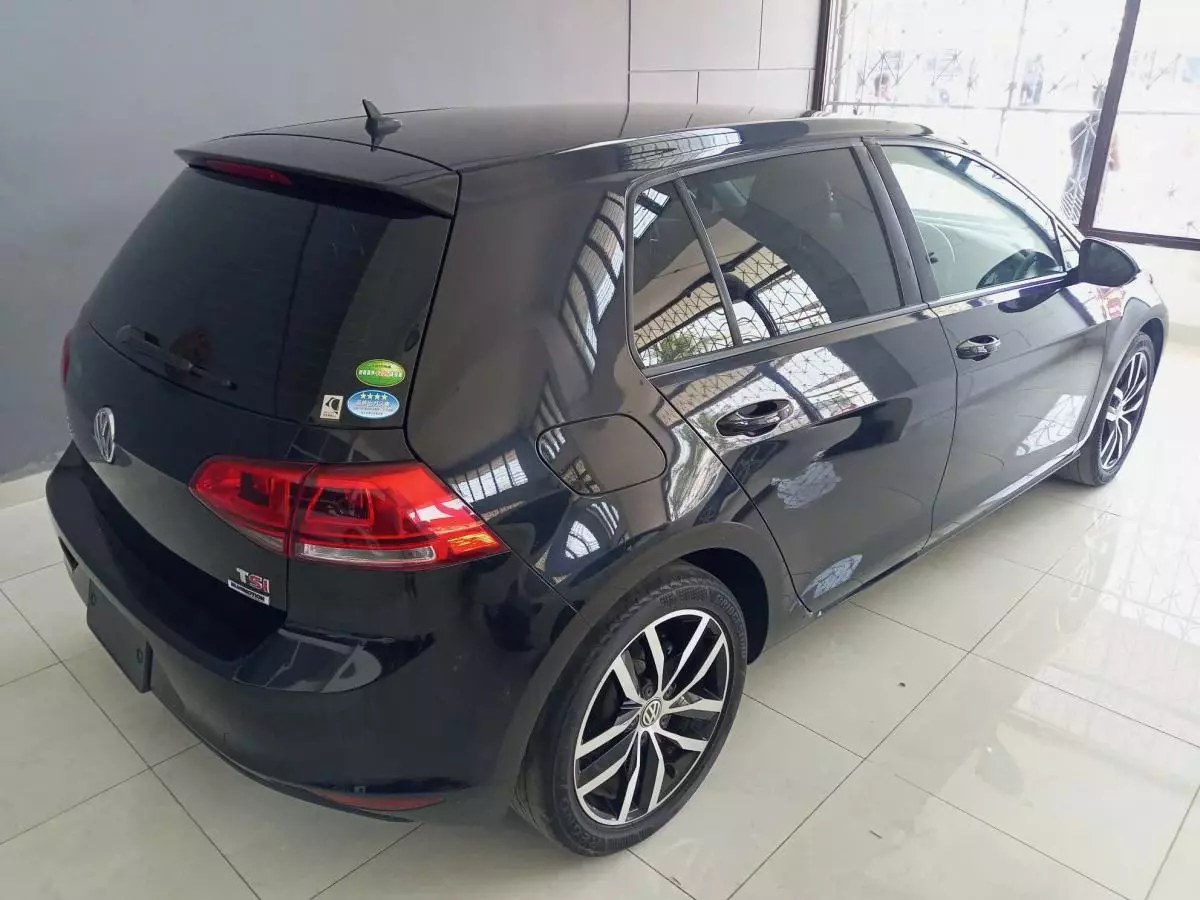 Volkswagen Golf - 2015