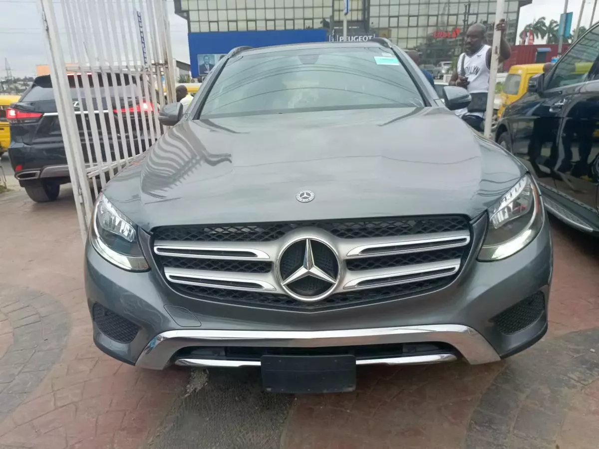 Mercedes-Benz GLC 300   - 2017