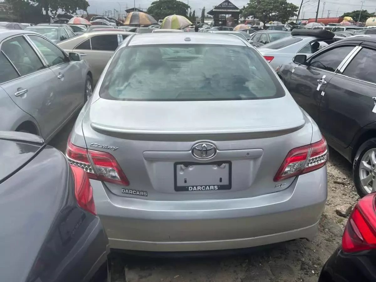 Toyota Camry   - 2010