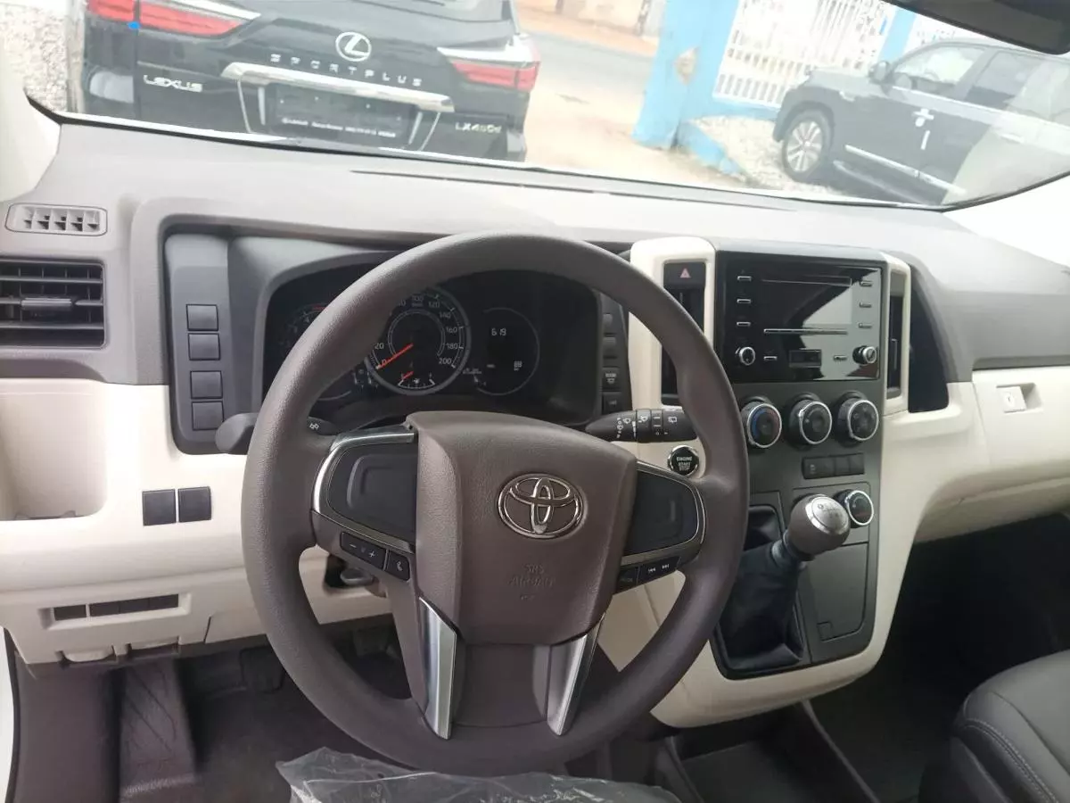 Toyota Hiace   - 2021