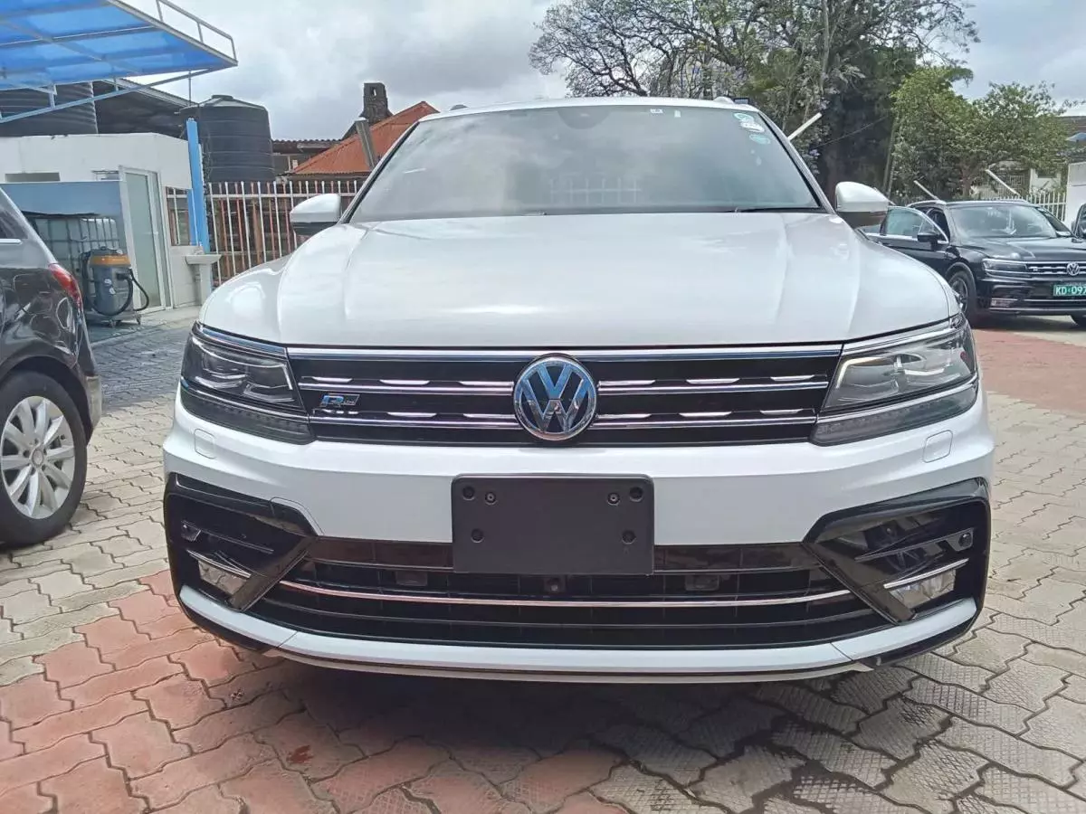 Volkswagen Tiguan   - 2017