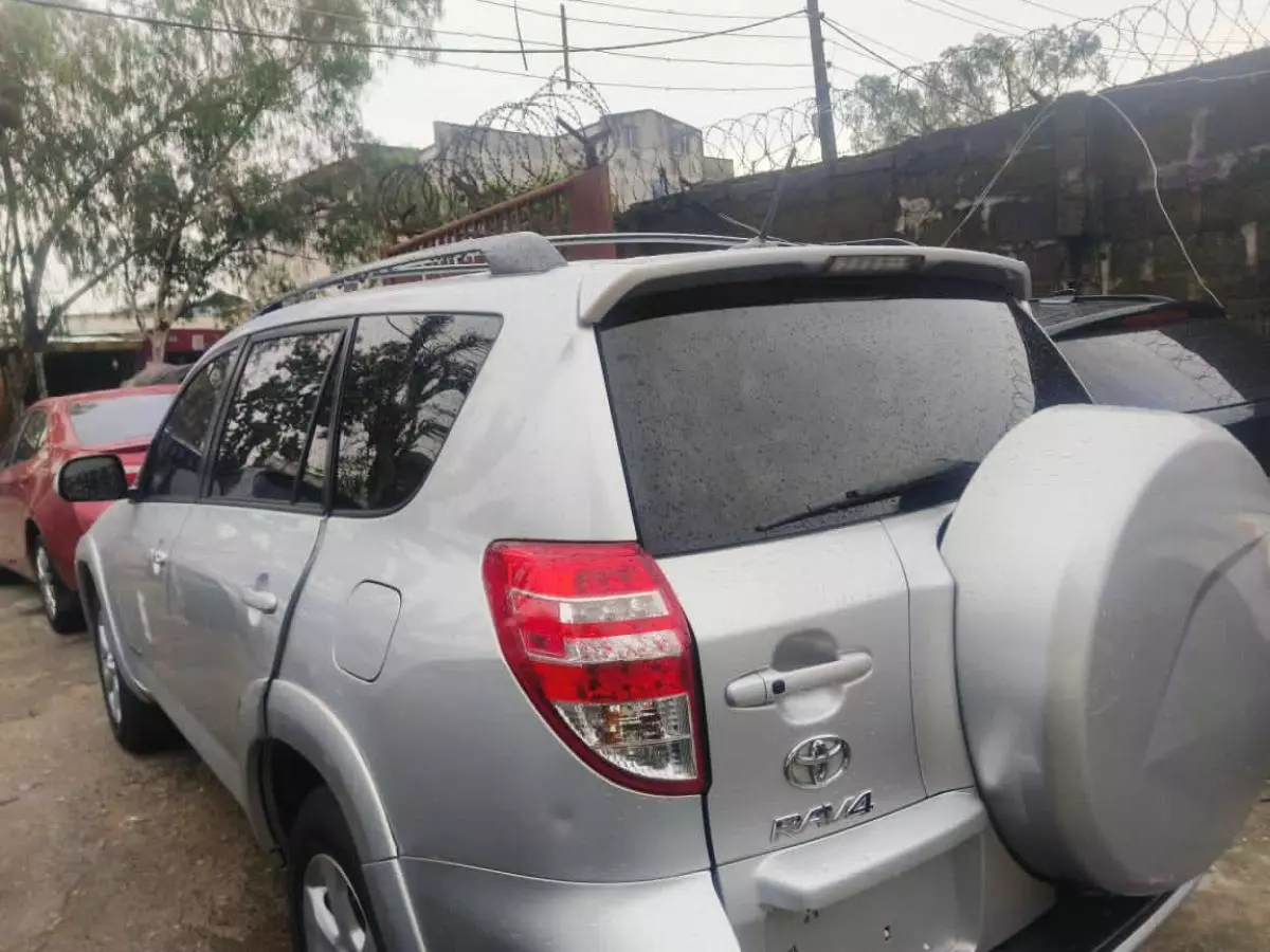 Toyota RAV 4   - 2011