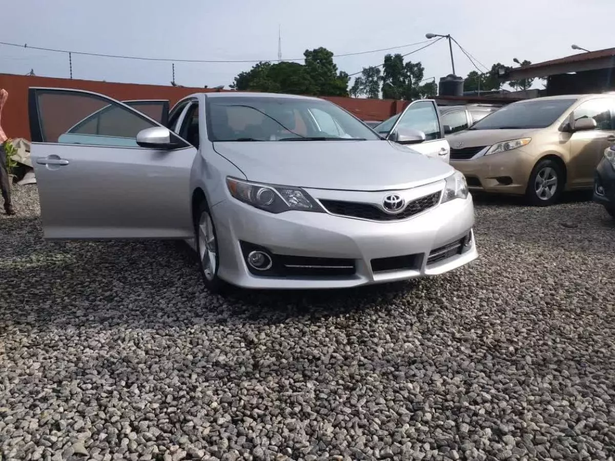 Toyota Camry   - 2014