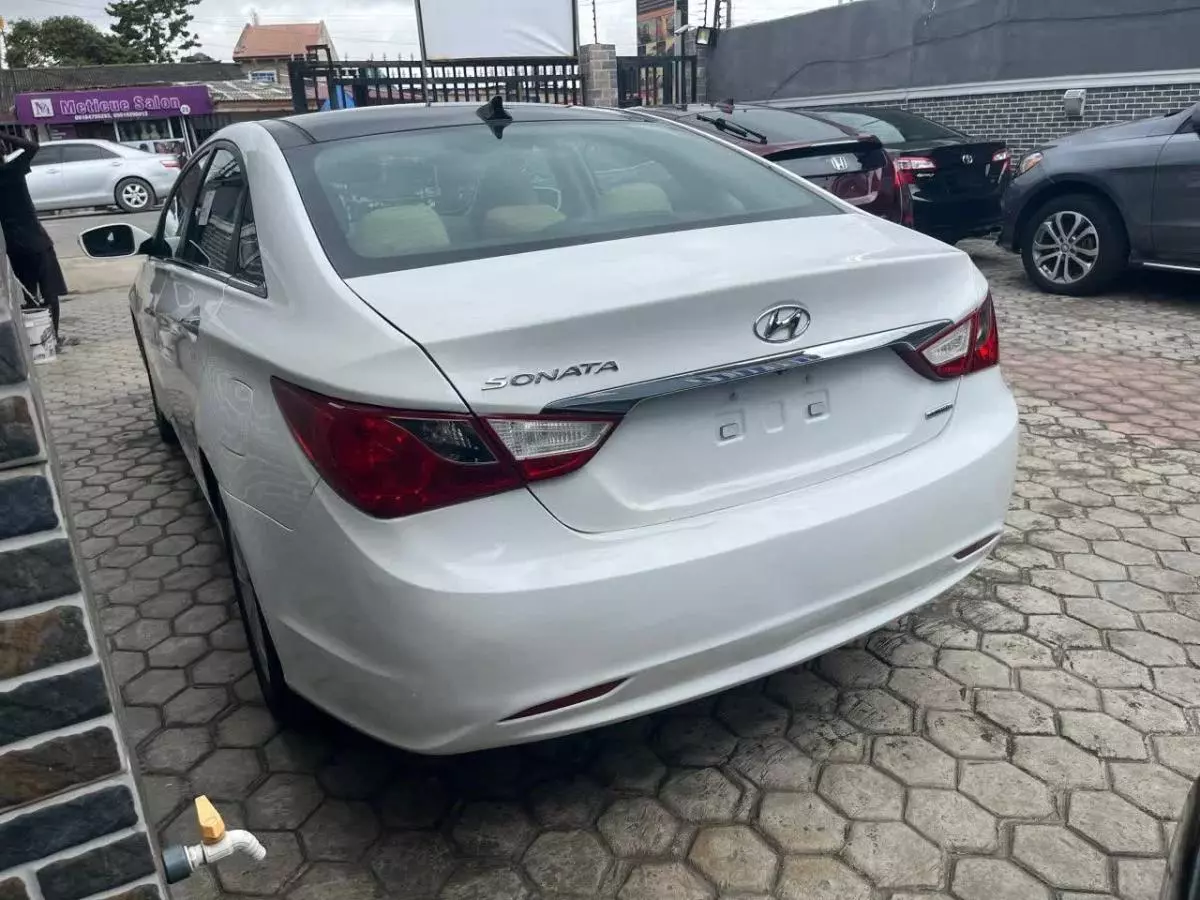 Hyundai Sonata   - 2013