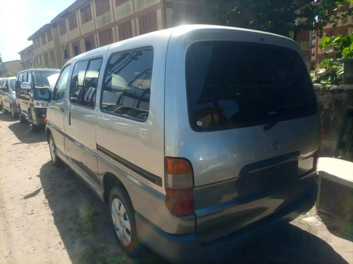 Toyota Hiace   - 2006