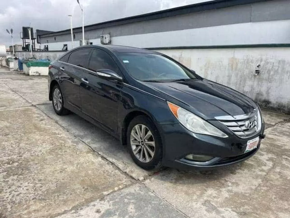 Hyundai Sonata   - 2014