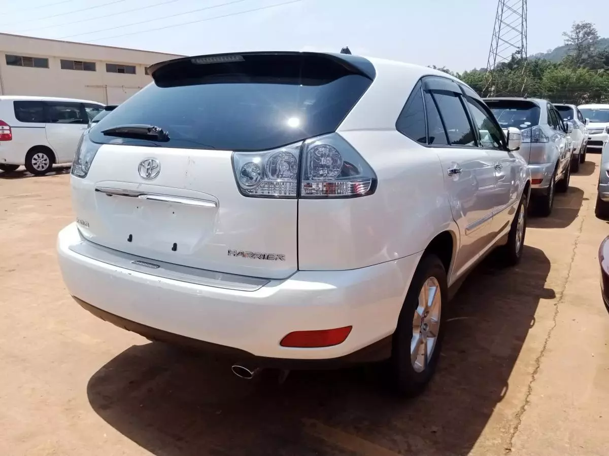 Toyota Harrier   - 2011