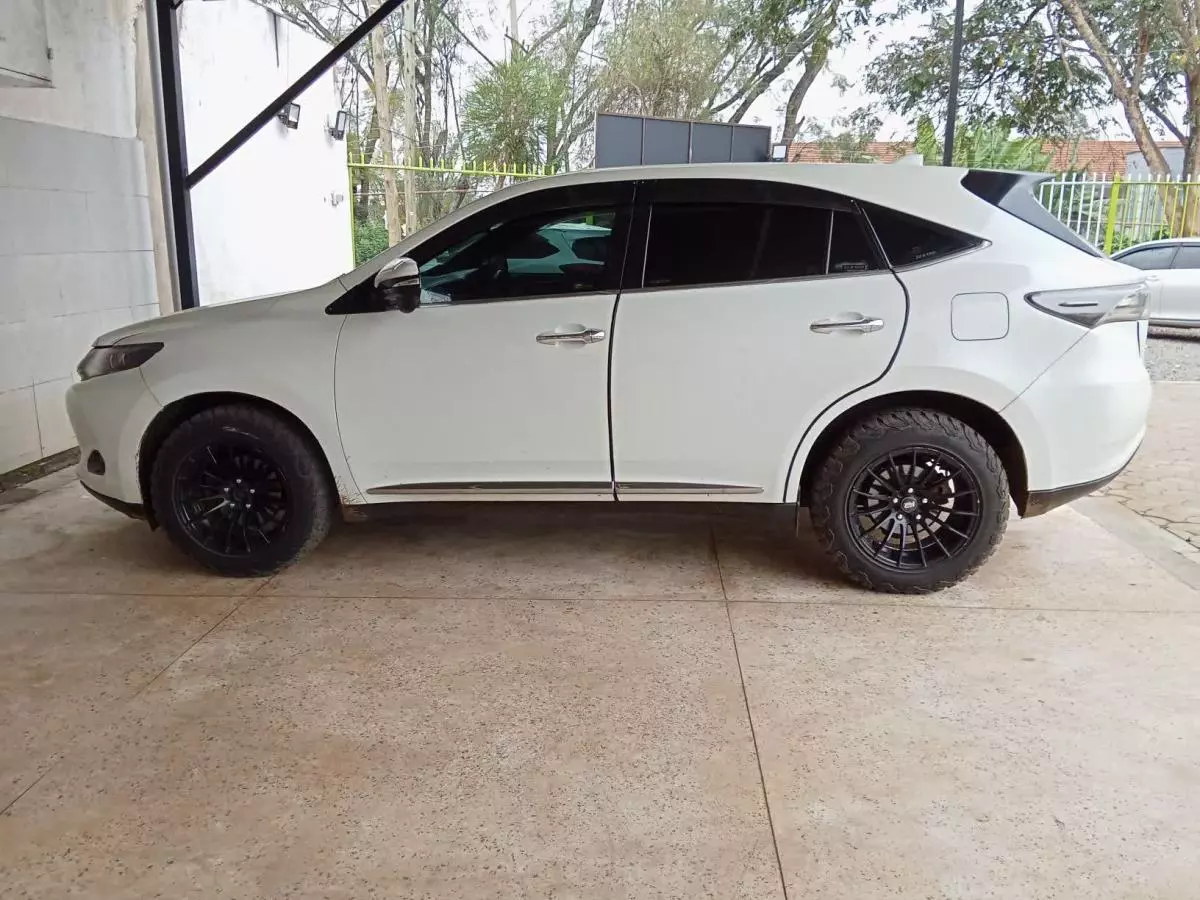 Toyota Harrier   - 2014