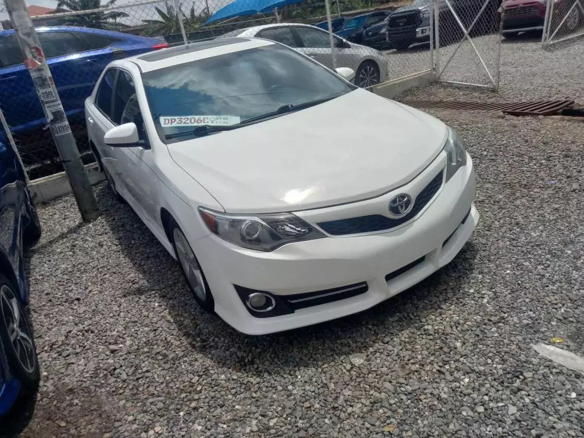 Toyota Camry   - 2014