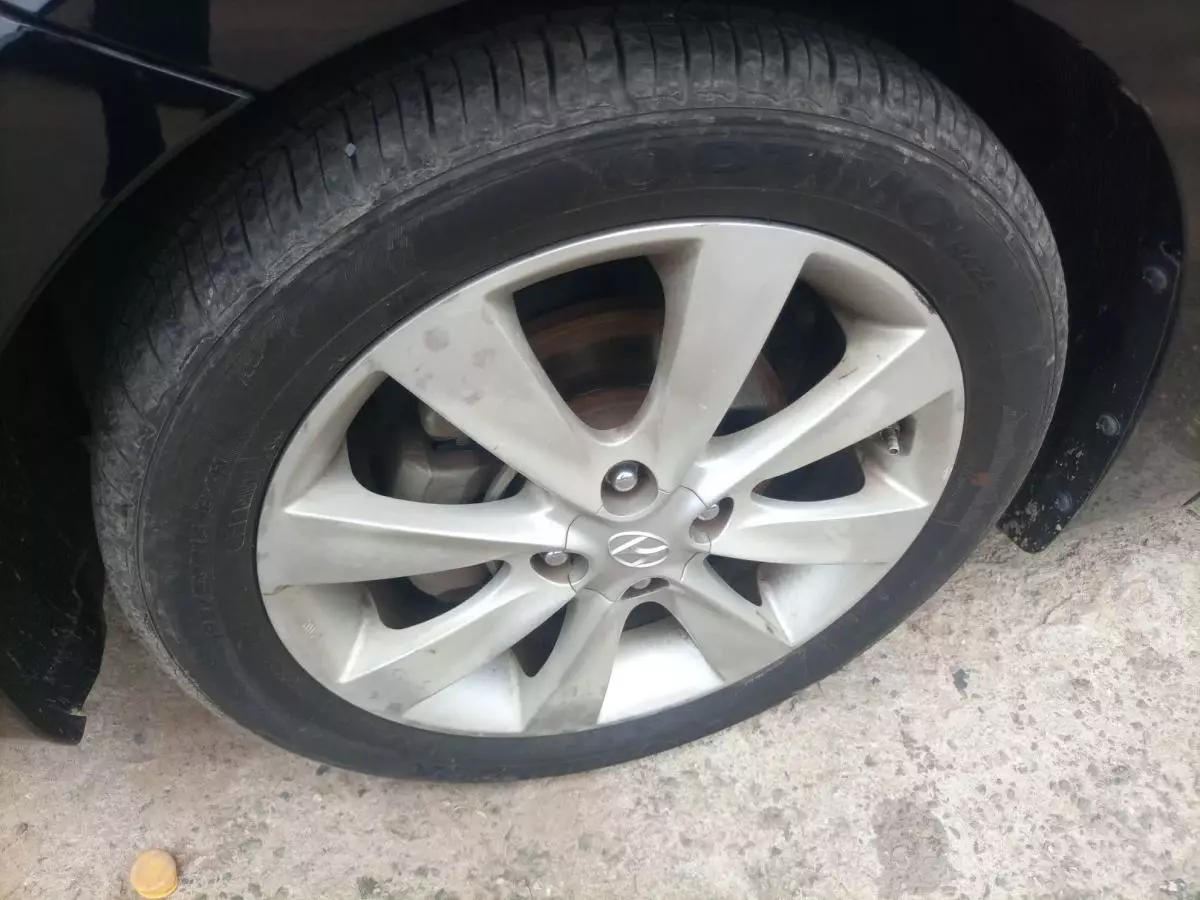 Hyundai Accent - 2012