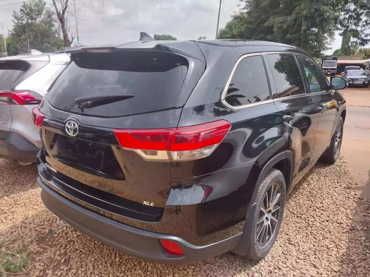 Toyota Highlander   - 2017