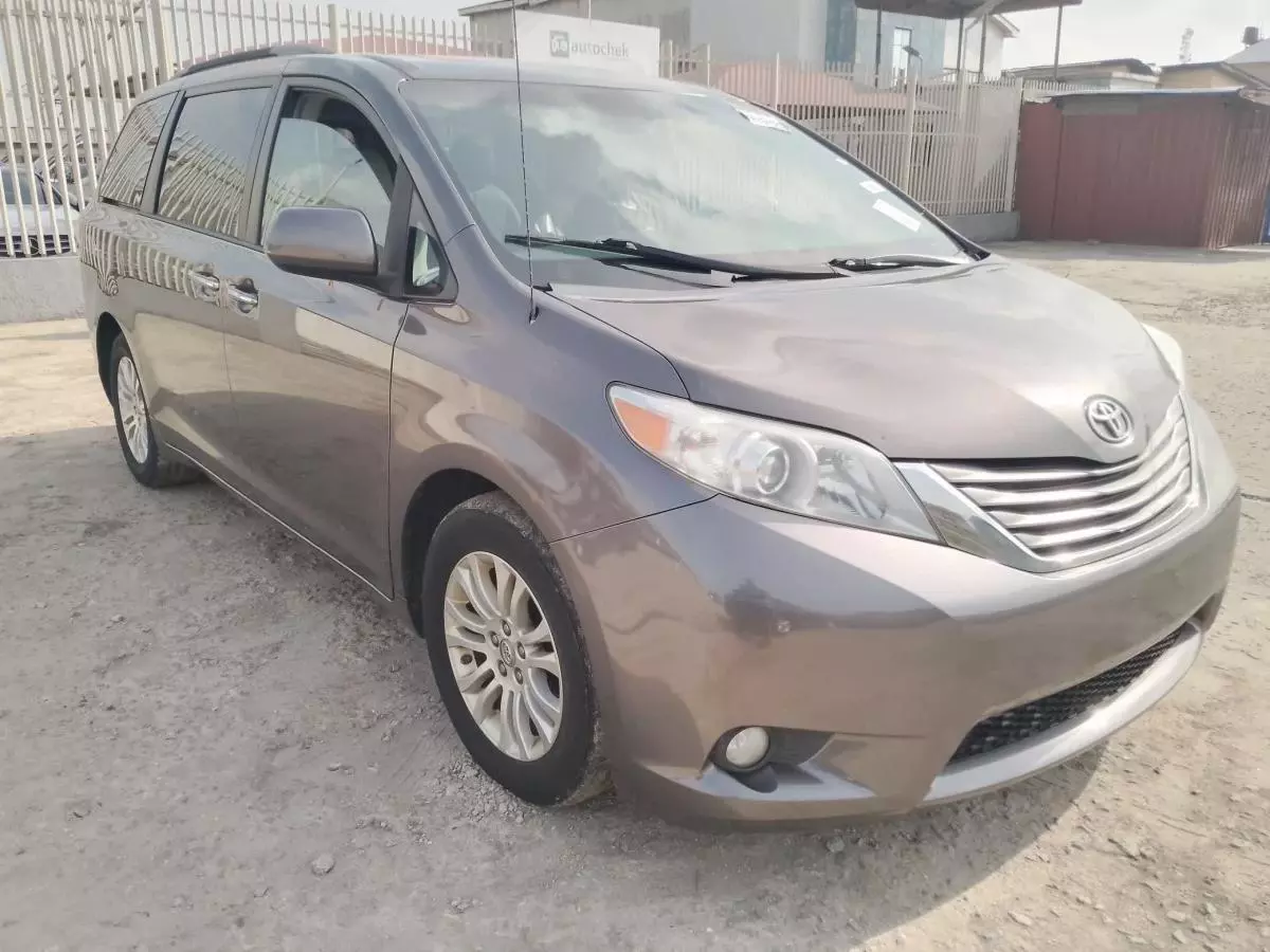 Toyota Sienna   - 2013