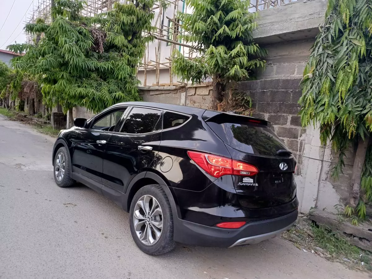 Hyundai Santa Fe   - 2013