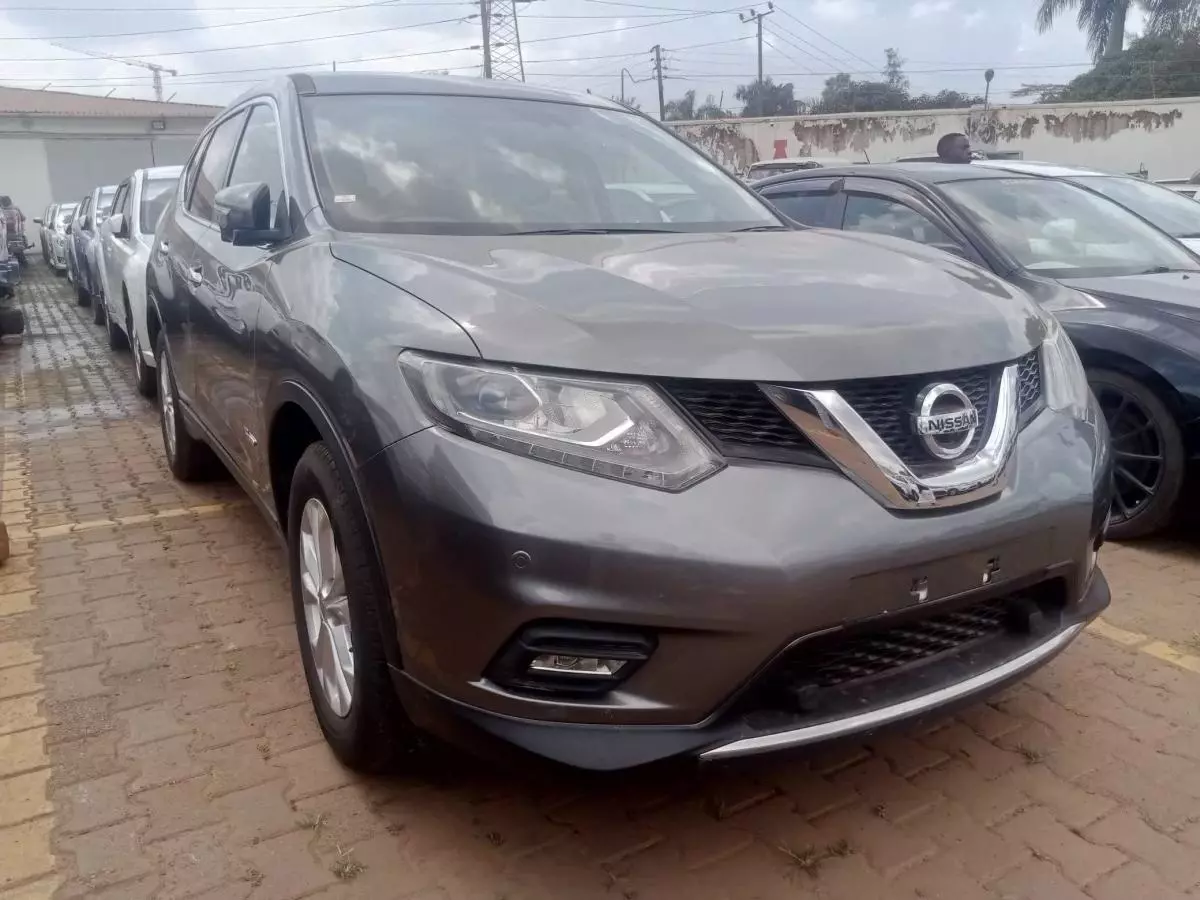 Nissan X- trail   - 2015