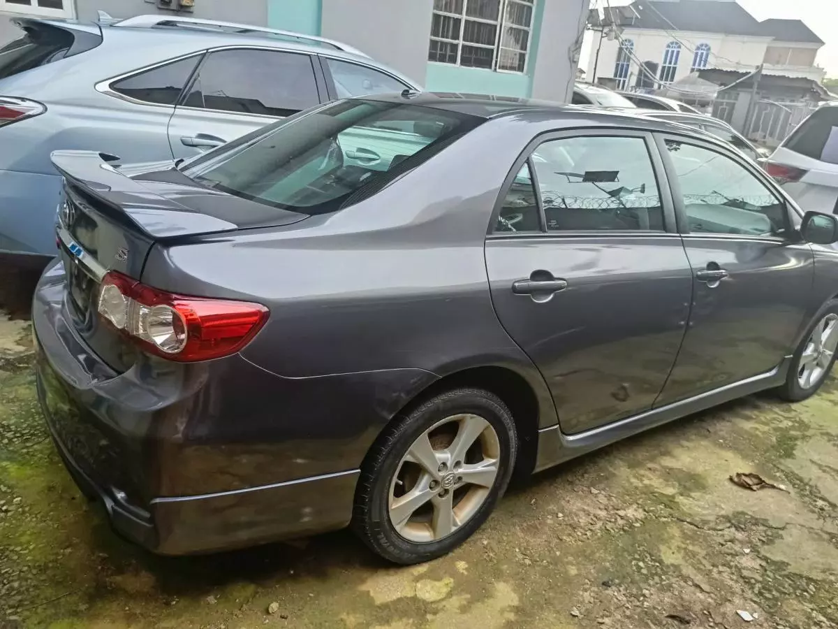 Toyota Corolla   - 2011