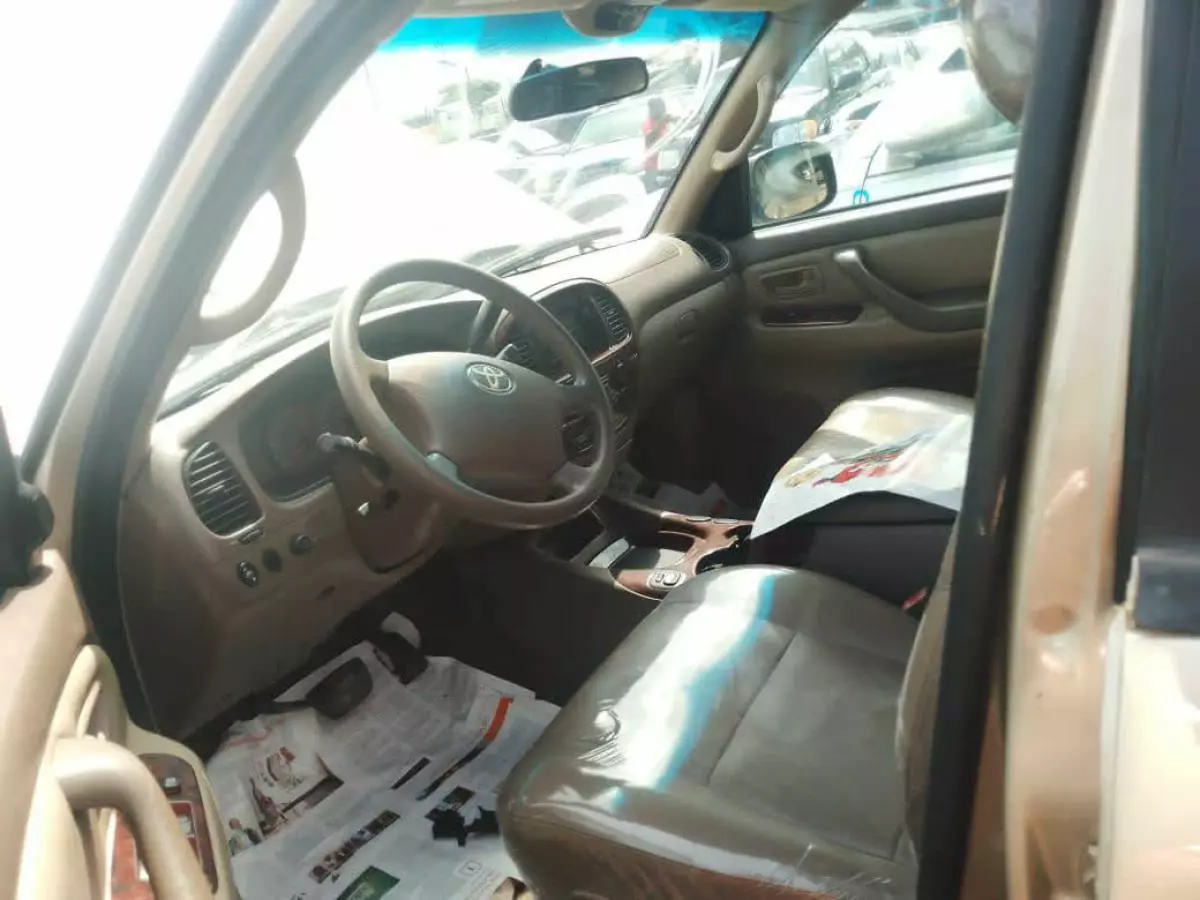 Toyota Sequoia   - 2004