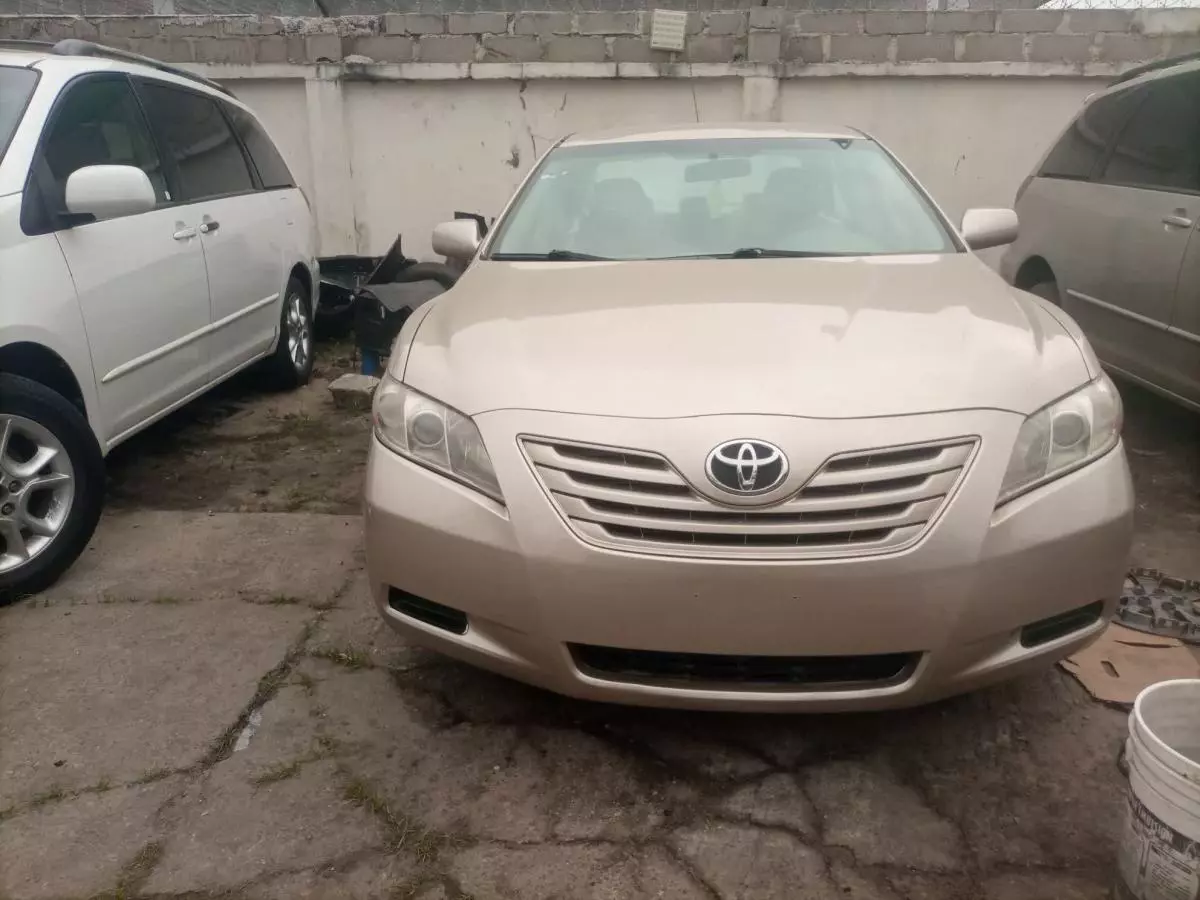 Toyota Camry   - 2009