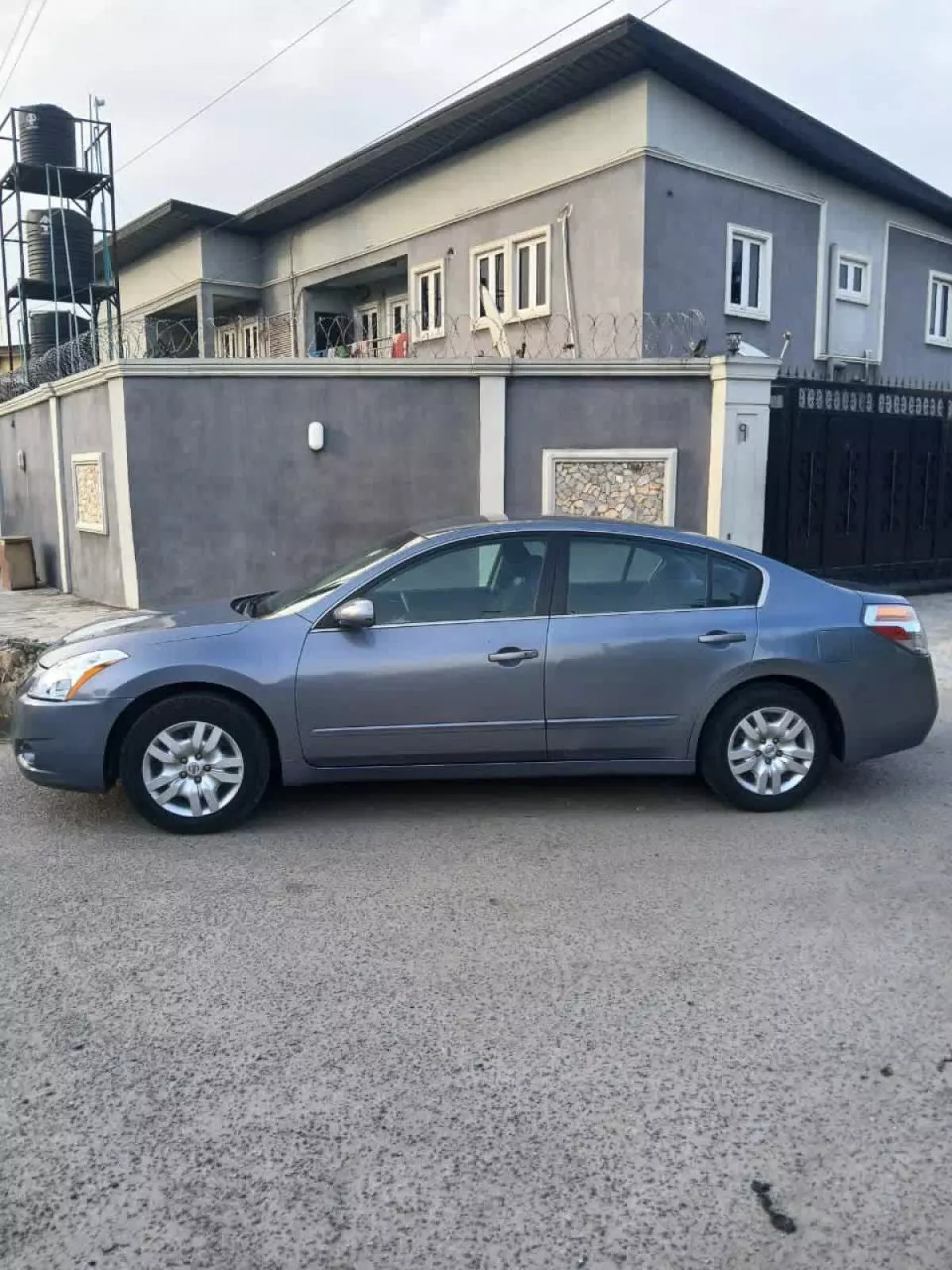 Nissan Altima   - 2012