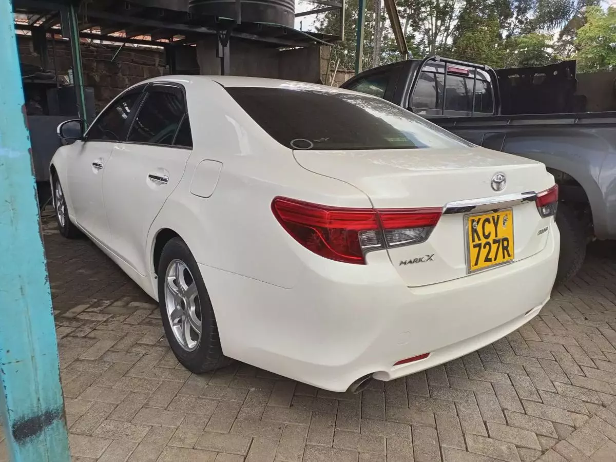 Toyota Mark X - 2013