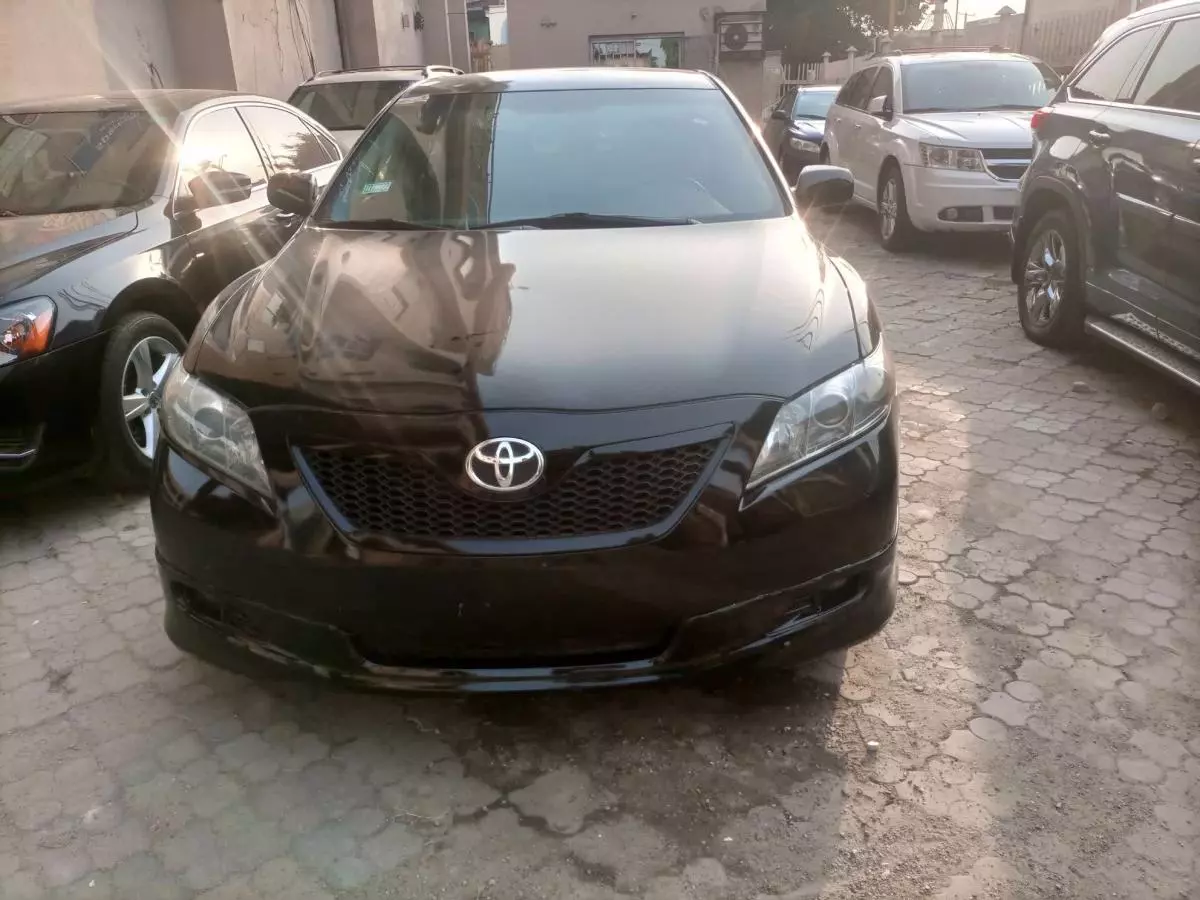 Toyota Camry - 2009