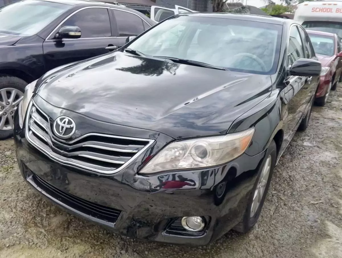 Toyota Camry   - 2010