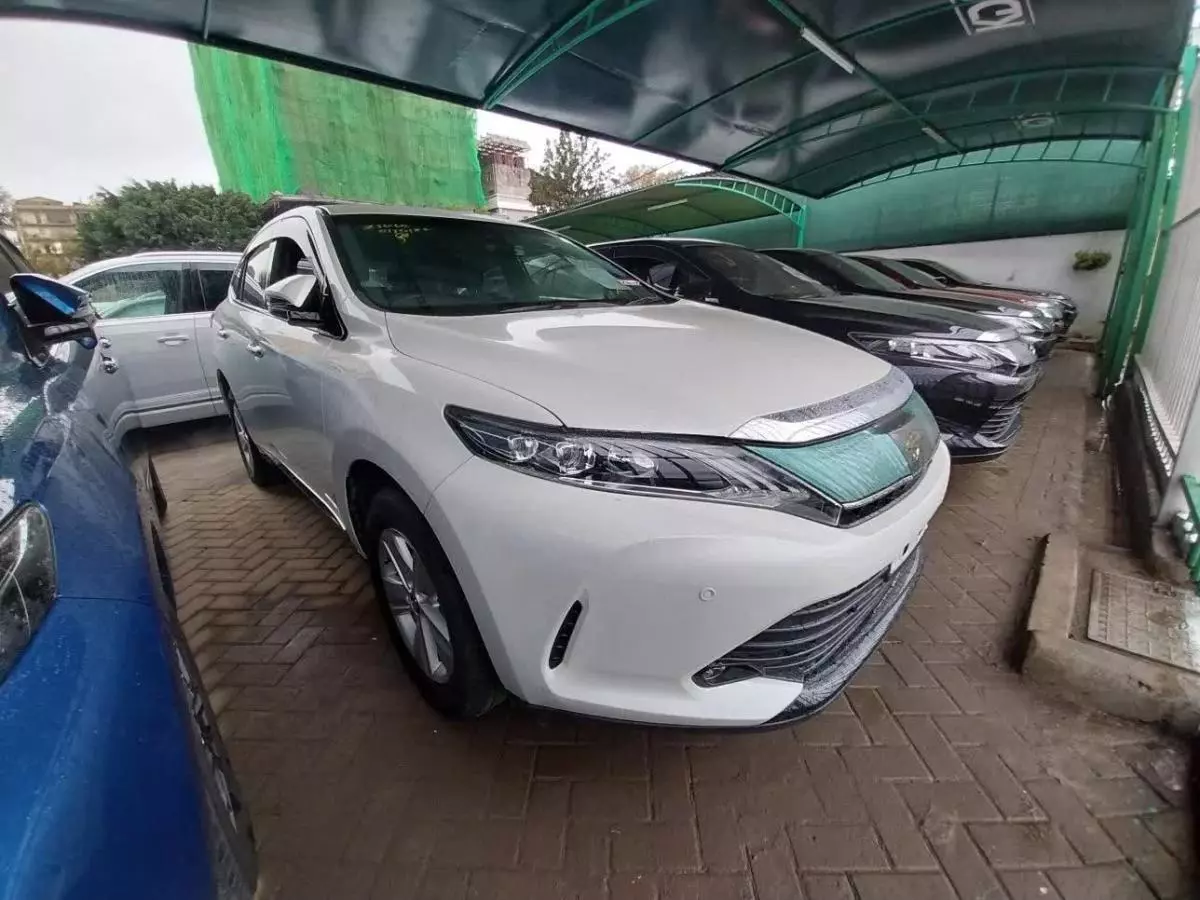 Toyota Harrier   - 2017