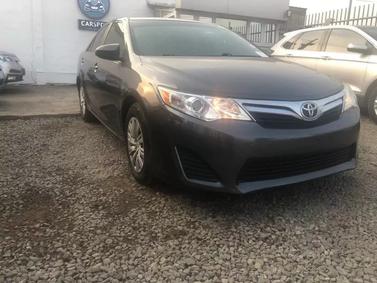 Toyota Camry - 2012
