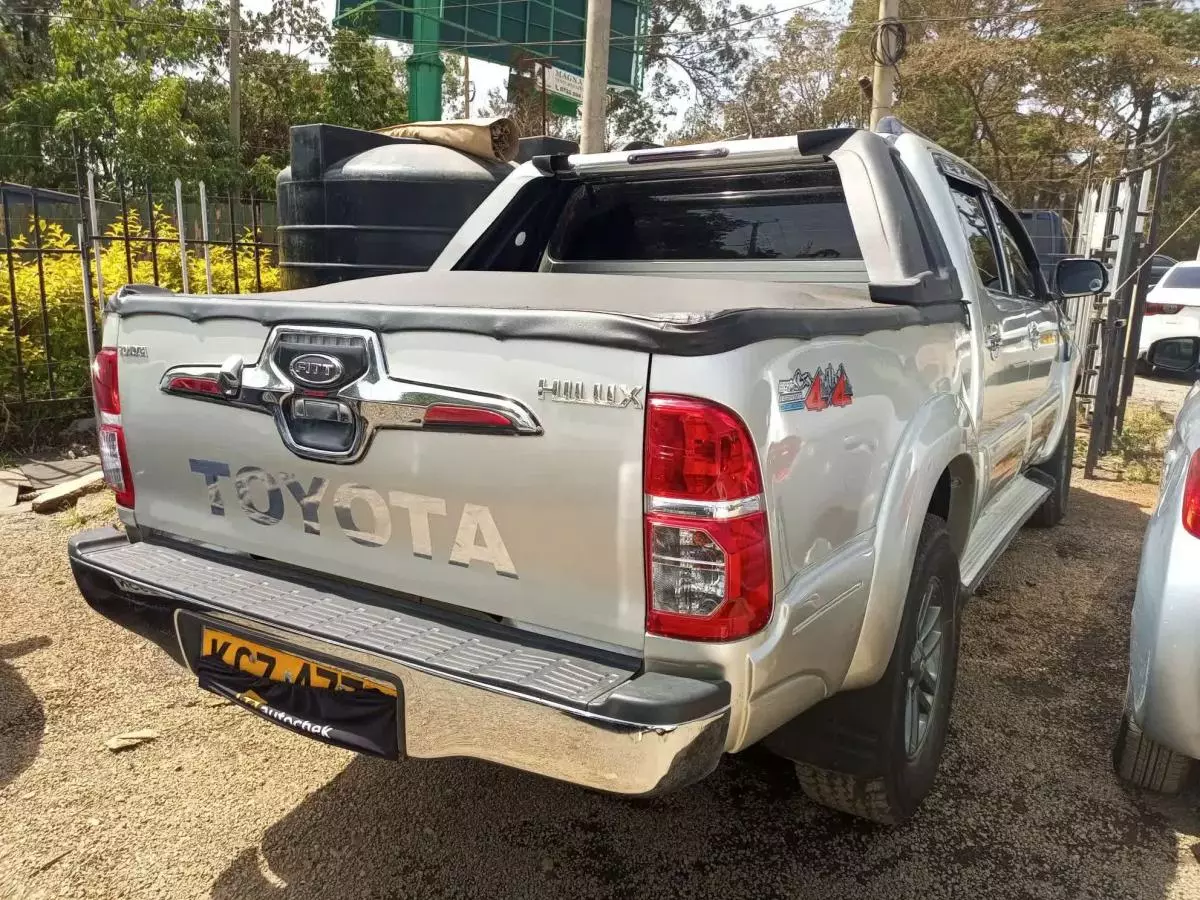 Toyota Hilux - 2012