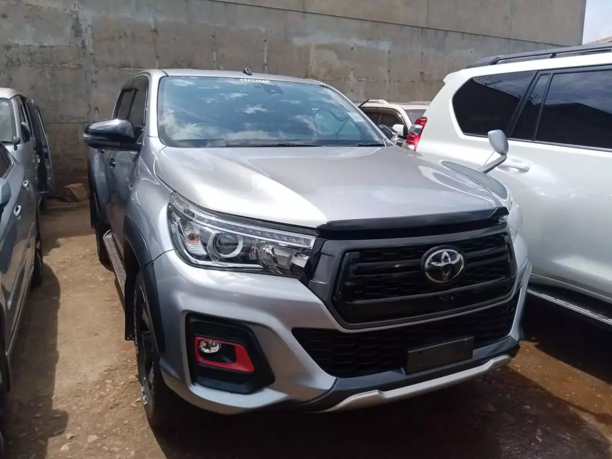 Toyota Hilux   - 2019