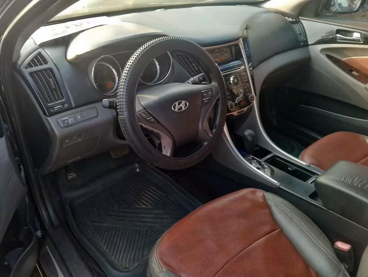 Hyundai Sonata   - 2011