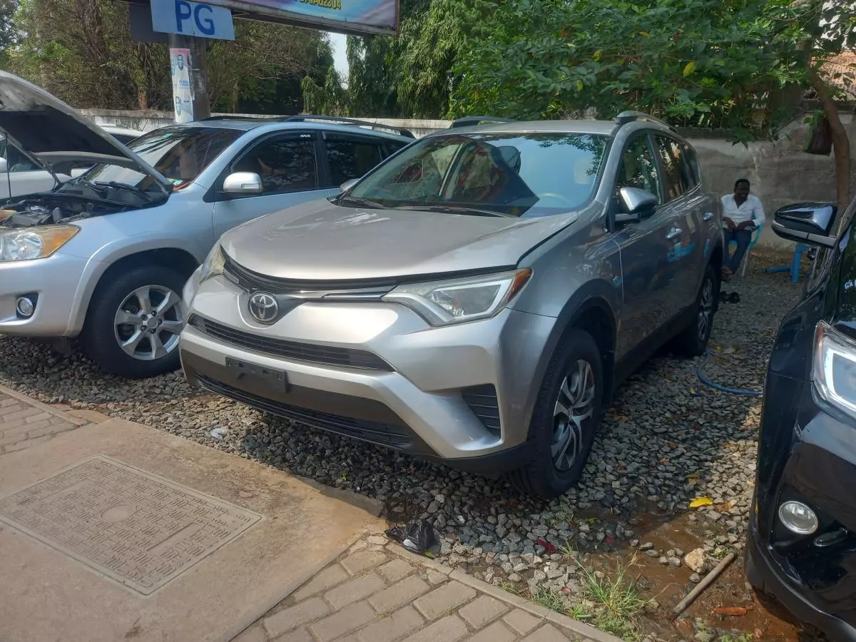 Toyota RAV4   - 2017