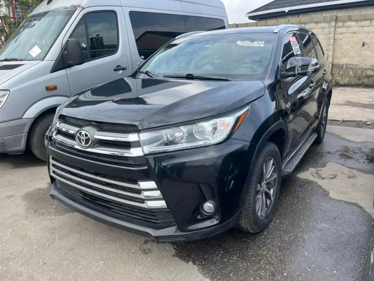 Toyota Highlander   - 2017