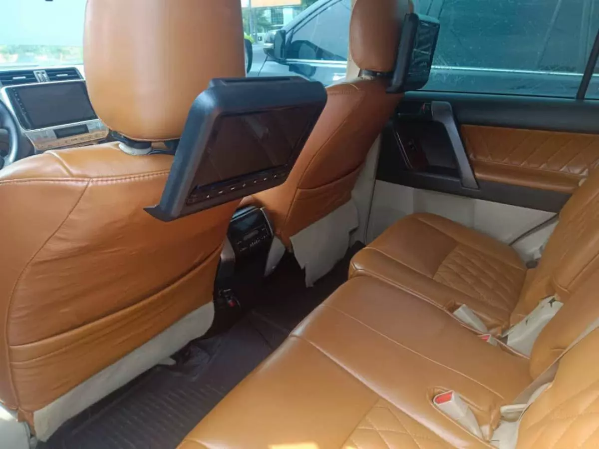 Toyota Land Cruiser - 2011