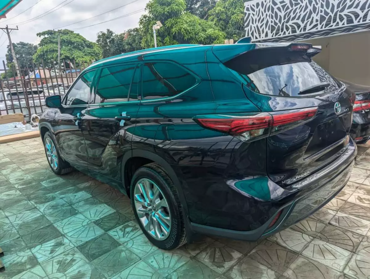 Toyota Highlander   - 2020