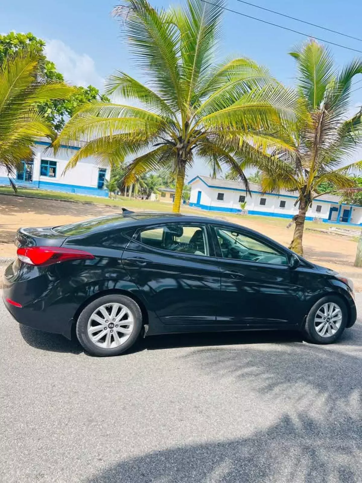 Hyundai Elantra   - 2015