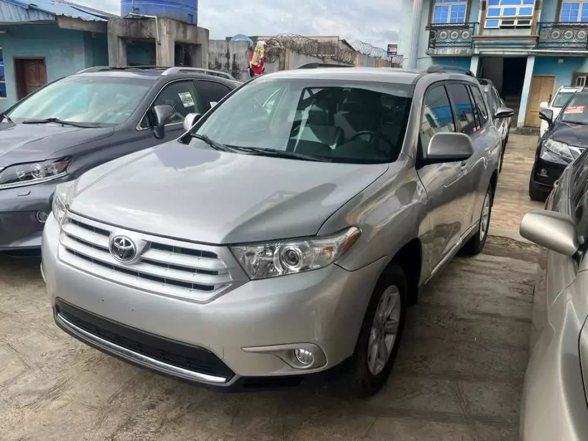 Toyota Highlander   - 2013