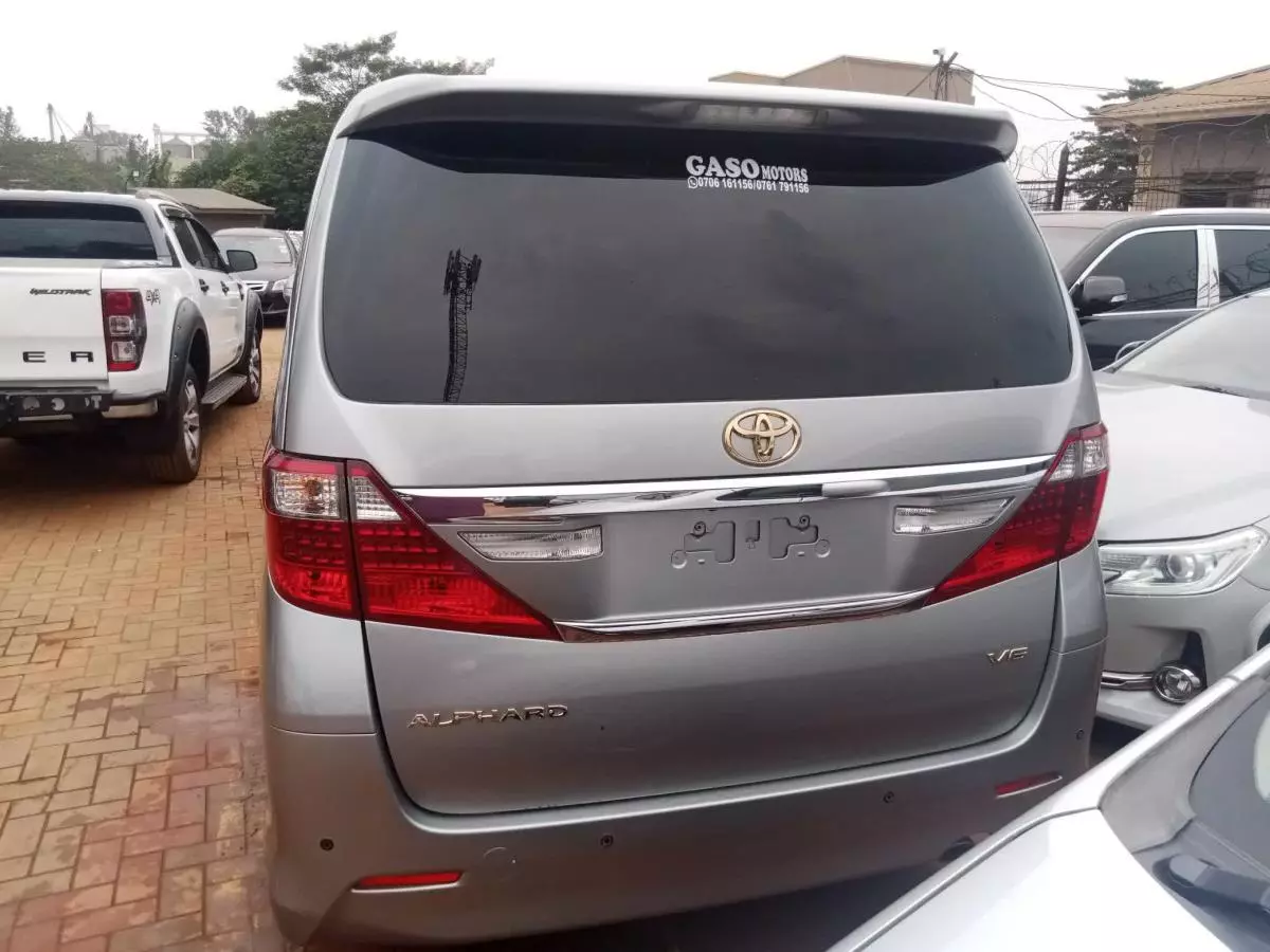 Toyota Alphard   - 2011