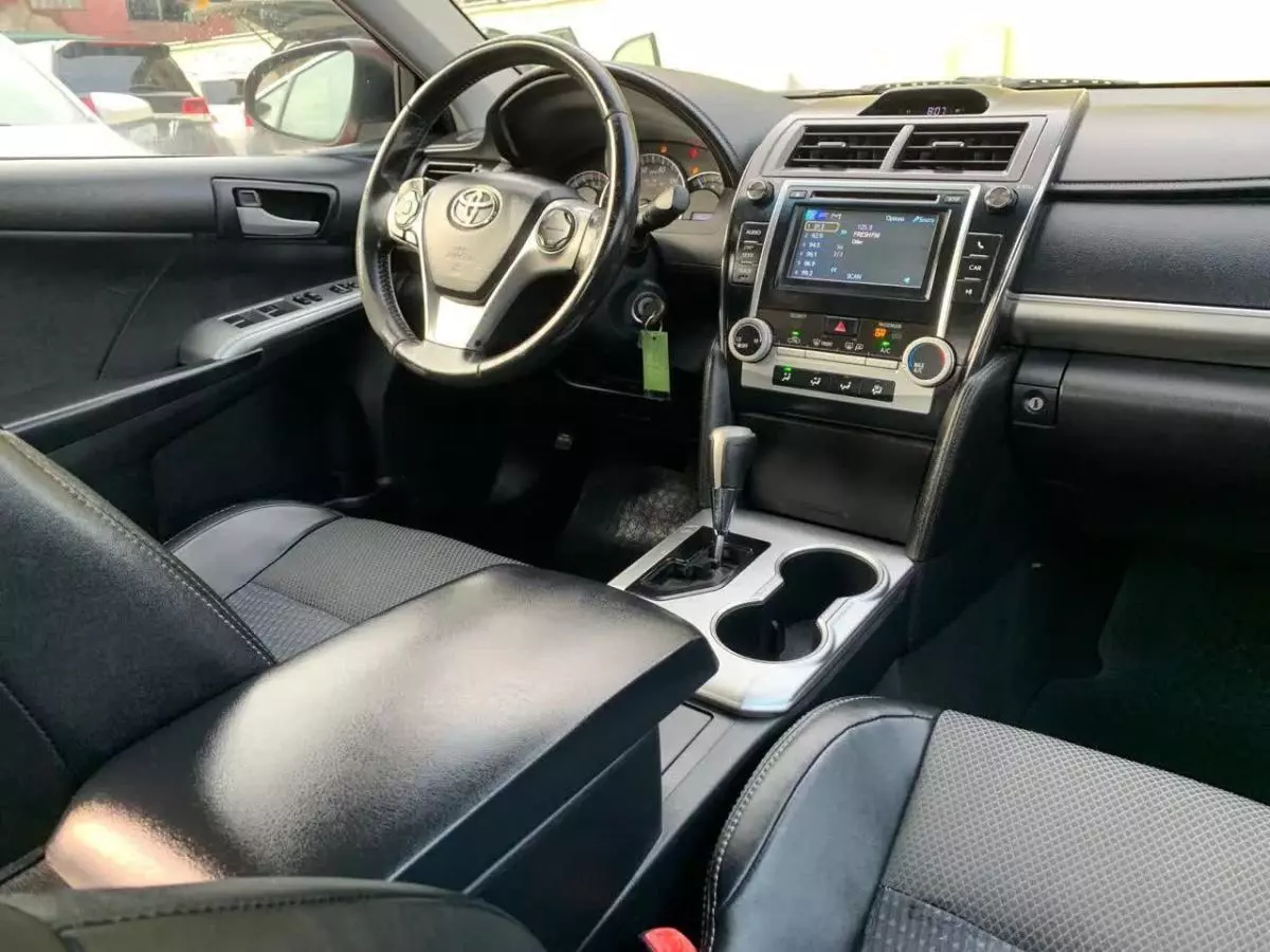 Toyota Camry - 2012