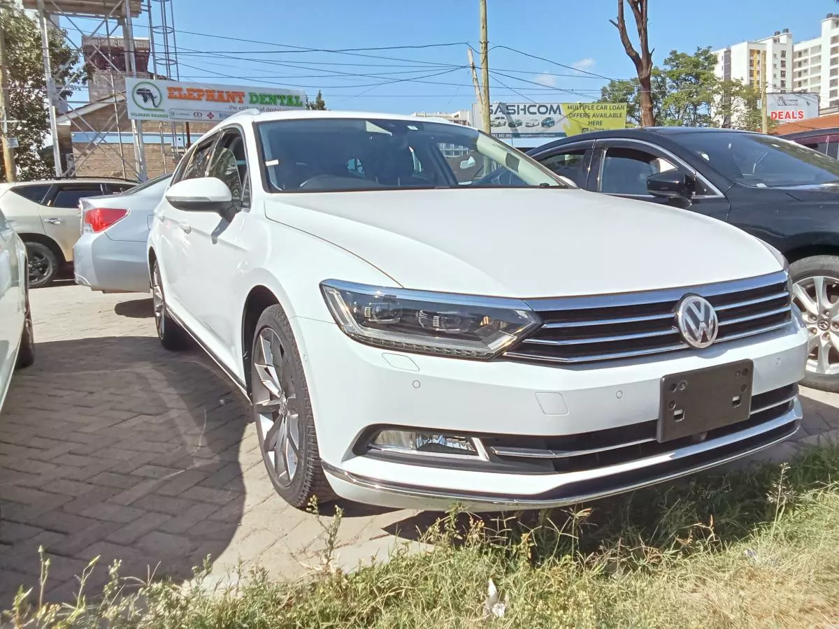 Volkswagen Passat   - 2017