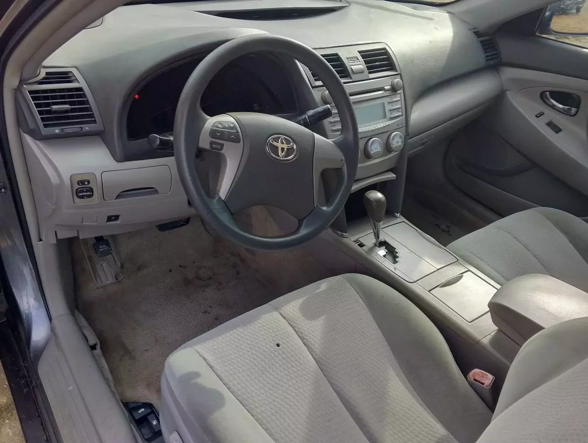 Toyota Camry   - 2010