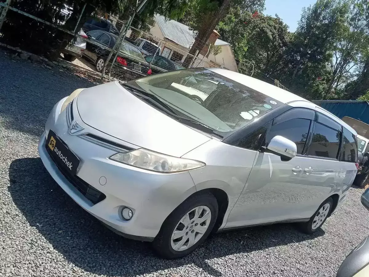 Toyota Estima  - 2012