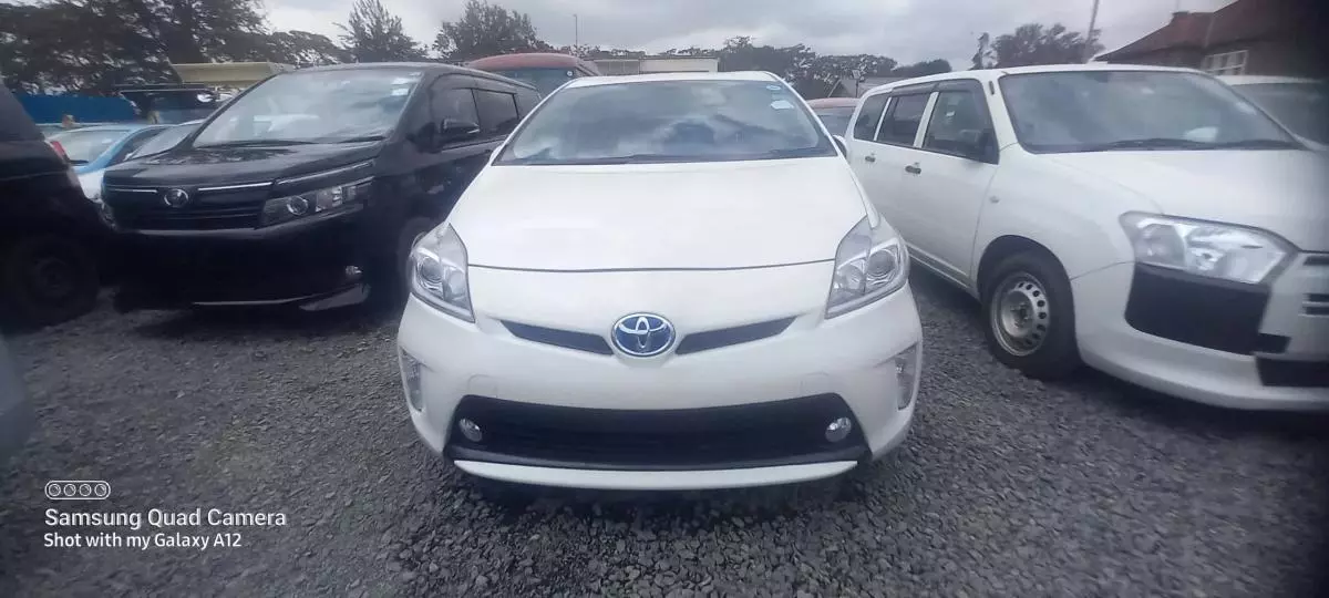 Toyota Prius Hybrid    - 2016